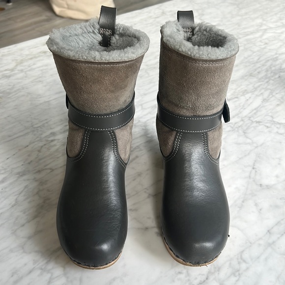 SVEN Shearling clog boots. Adjustable/ removable strap. - Picture 1 of 9